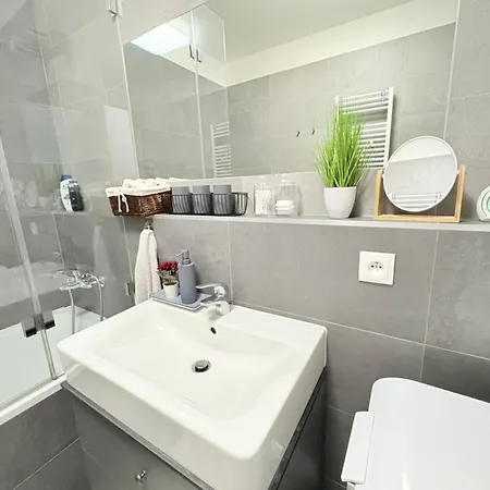 Fatranska,parking Free ,air Condition דירה *