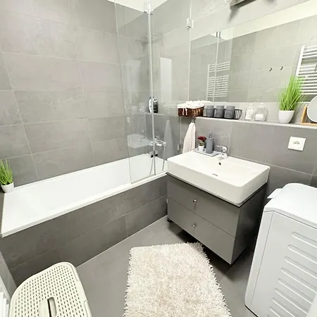 Apartment Fatranska,parking Free ,air Condition *